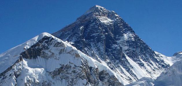 ما الذي يمنع وجود جبال بارتفاع يزيد عن 9000 متر في العالم؟