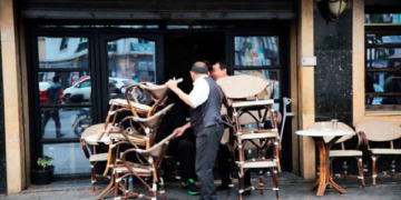 أرباب المقاهي والمطاعم يضربون يوم 9 أبريل