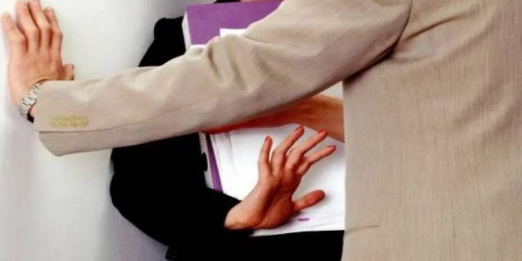 الداخلية تلاحق المتحرشين جنسيا بالتلميذات أمام المدارس