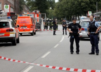 الشرطة تقتل رجلاً صاح ” الله أكبر ” هدد سائقين بسكين في هامبورغ