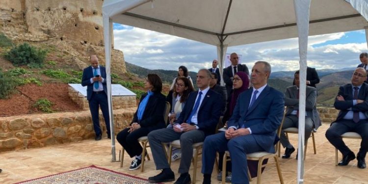 السفير الأمريكي يشرف في طوريس على اختتام برنامج ترميم القلعة