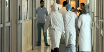 غياب نظام تحفيزي بالقطاع الصحي العمومي يدفع ألاف الأطباء لمغادرة المغرب