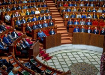 التسيب في ” مهنة الصحافة ” يصل البرلمان