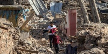 منازل الطوب تُصّعب عملية البحث عن ناجين من زلزال الحوز