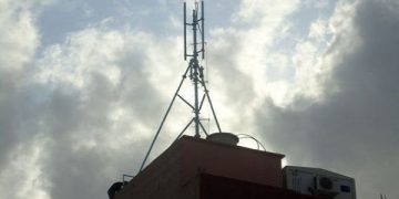 الحسيمة: حكم استئنافي غريب يقضي بتثبيت لاقط هوائي لأنه غير مشغل !!