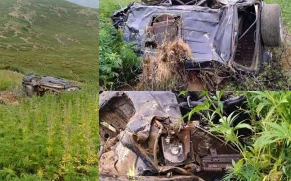 مصرع شخص وإصابة أربعة آخرين في حادث انقلاب سيارة