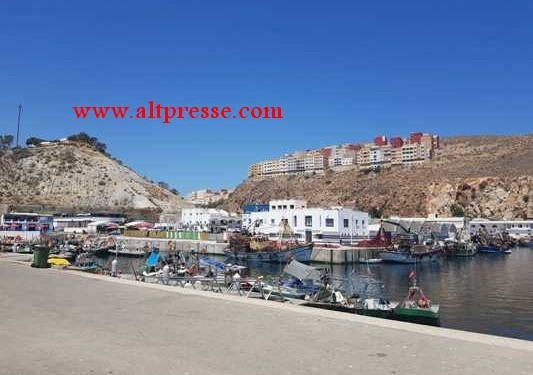 الحسيمة: غلاء المحروقات ترغم مراكب الجر على التوقف والأزمة تطوق بحارة القطاع