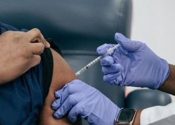 خبراء: لقاحات كورونا المتاحة في المغرب فعالة