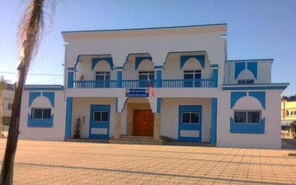 مواطن يشكوا موظف بجماعة بني عمارت