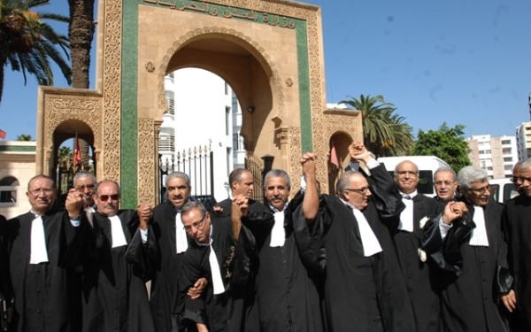 AMDH تطالب بالتراجع عن فرض جواز التلقيح للولوج إلى المحاكم