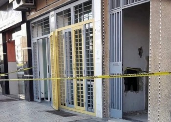 شاب يسطو على أموال وكالة بنكية رفقة طفلين