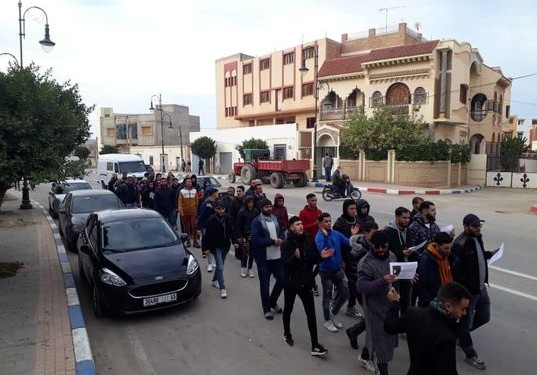 معطلو ايث يوسف وعلي يصعدون احتجاجهم