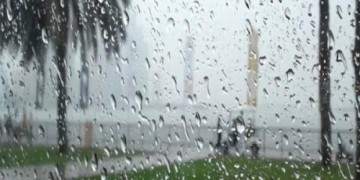 زخات مطرية رعدية قوية بعدد من أقاليم المملكة