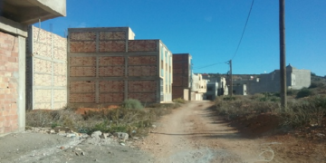 سكان بجماعة أجدير يطالبون بتهيئة طريق وتجهيزها بالإنارة العمومية
