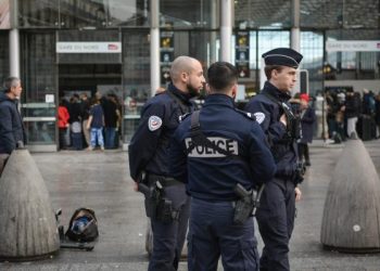 جرحى في هجوم بسكين في محطة بباريس