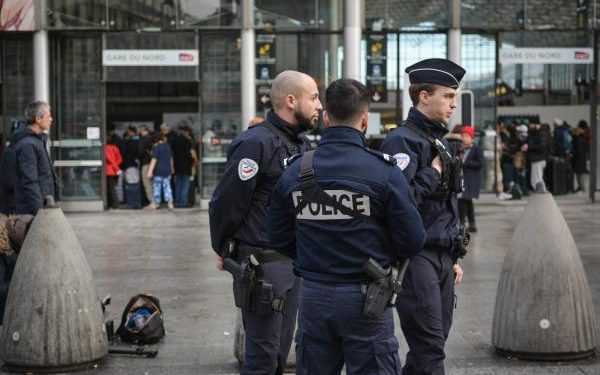 جرحى في هجوم بسكين في محطة بباريس