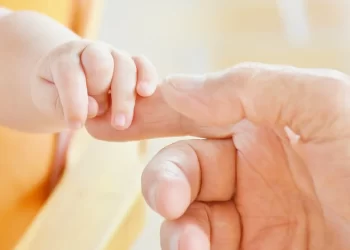 عطلة الأبوة بالمغرب تدخل حيز التنفيذ