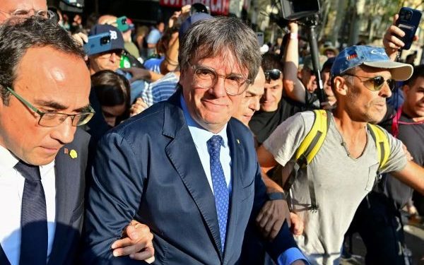 اعتقال ضابط شرطة ثان في كاتالونيا لمساعدته بودجمون على الهروب