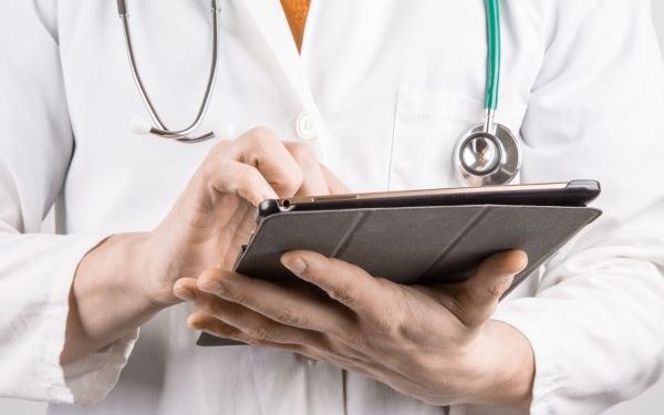 التطبيب عن بعد…وزارة الصحة تستعد لإطلاق المشروع