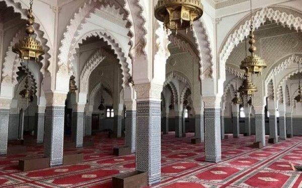 مواطنون يطالبون ببناء مسجد