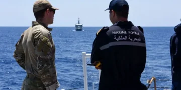 البحرية الملكية تعترض سفينة مشتبه فيها جنوب شرق الداخلة