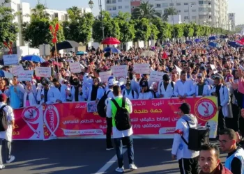 الأساتذة  “المتعاقدون ” يحتجون على محاكمة زملائهم