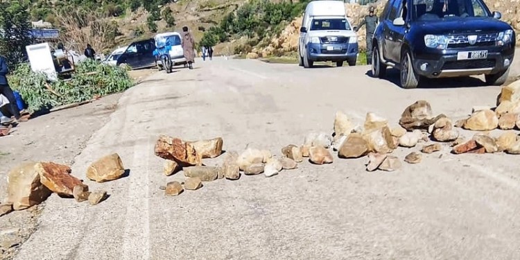 احتجاجات في “أغبالو” بشفشاون للمطالبة بفك العزلة وجبر أضرار الفيضانات