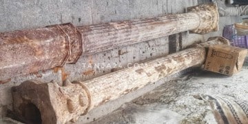 العثور على ساريتين تراثيتين خلال هدم بناية قديمة بسوق الداخل بطنجة