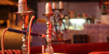 مداهمات أمنية لمقاهي “الشيشا” بالحسيمة وبني بوعياش