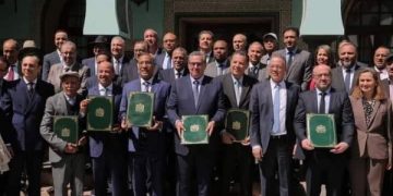 زيادة عامة في أجور العاملين بالقطاع العام بمبلغ 1000 درهم صافية شهريا