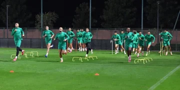 غيابات في أول حصة تدريبية للأسود