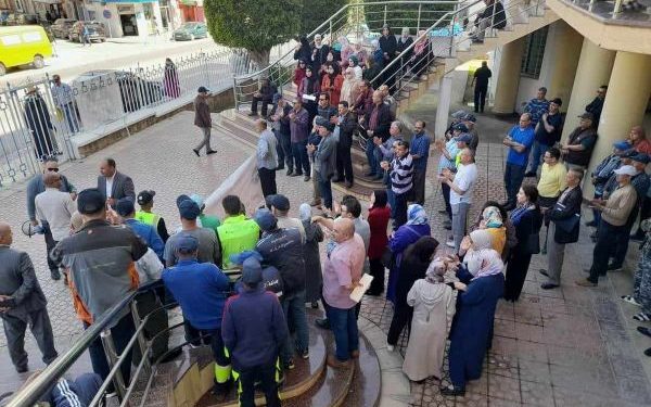 موظفو جماعة الحسيمة يطالبون بحلول ملموسة لمشاكلهم