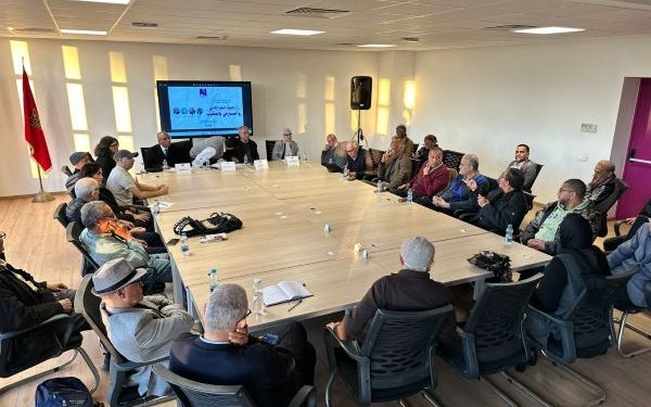 “راهنية النقد الأدبي والمسرحي بالمغرب” موضوع مائدة مستديرة