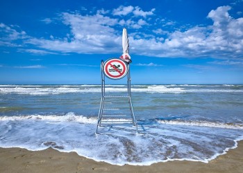 جهة طنجة تحتضن أكبر عدد من الشواطئ غير الصالحة للاصطياف بالمغرب