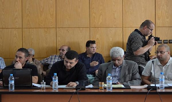 الوثائق المتعلقة بالمرافق العمومية بشاطئ كيمادو تحت مجهر حزب العهد ببلدية الحسيمة