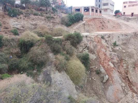 مطمورة تهدد بانجرافات للتربة بمنطقة " خندق " بدوار تلا يوسف جماعة ازمورن إقليم الحسيمة