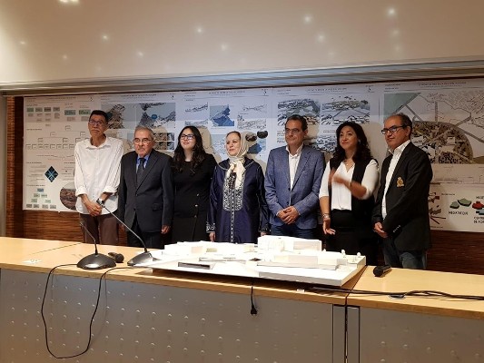 أطروحة جديدة للمهندسة ابنة الحسيمة سكينة لبحر تهتم بموضوع "الواجهة البحرية لمدينة الحسيمة … أية مقاربة لتصور أفضل للمدينة."