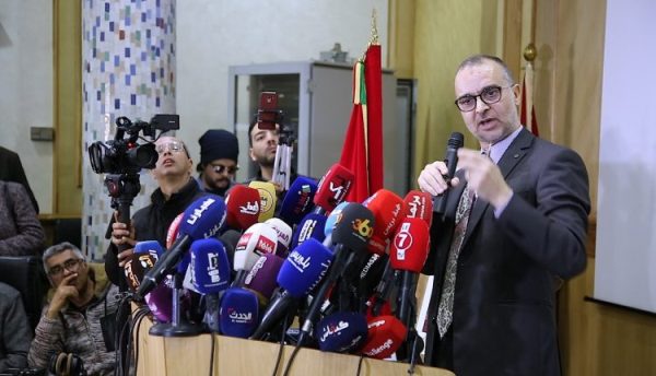 وزير الصحة يدق ناقوس الخطر – المطالبة بمجانية الانترنيت والغاء فواتير الكهرباء و الماء