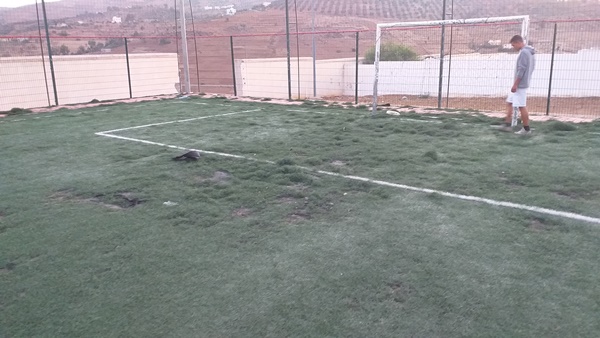 الإهمال يطال ملعب القرب بجماعة بني حذيفة