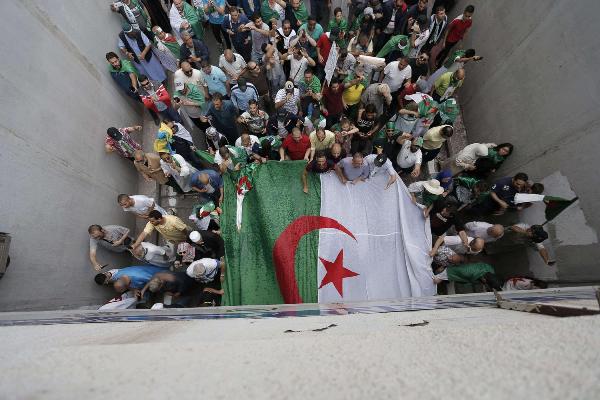 لا أحد يقبل الترشح لانتخابات الرئاسة في الجزائر