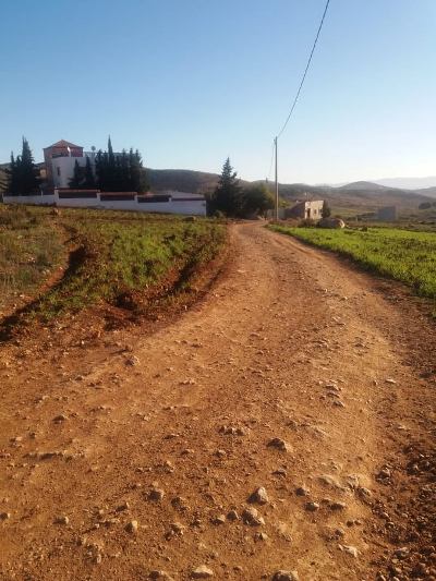 " منارة المتوسط " تحاصر تجمعا سكنيا بازمورن