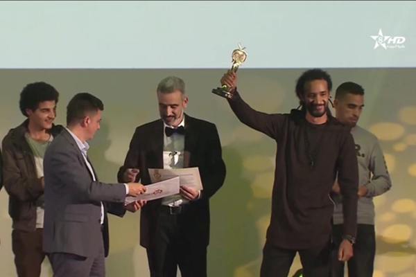 قناة تمازيغت تتوج هشام العابد بجائزة الفيديو كليب ضمن برنامج شاشتك