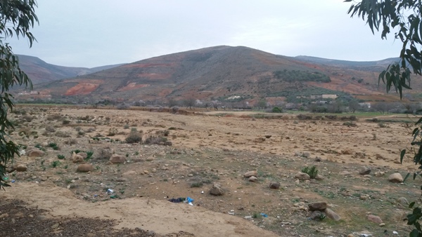 ساكنة بني بوفراح نواحي الحسيمة يطالبون برفع ضرر مشروع مقلع للرمال