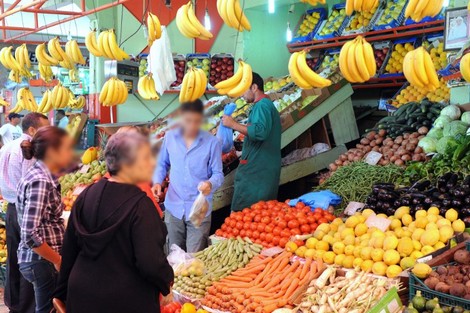 قبيل 3 أيام من العيد: أثمنة الفواكه بالحسيمة تحلق بعيدا من جيوب المواطنين