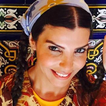 تكريم  الفنانة لطيفة أحرار في مهرجان النكور للمسرح بالحسيمة