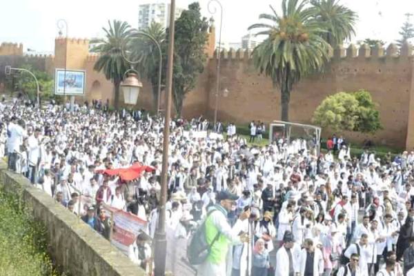 المتعاقدون يبثون روح النضال في جسد التعليم