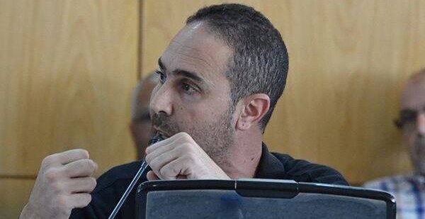 عضو ببلدية الحسيمة يتعرض للتهديد بالتصفية الجسدية على خلفية كشفه لخروقات كراء موقف للسيارات