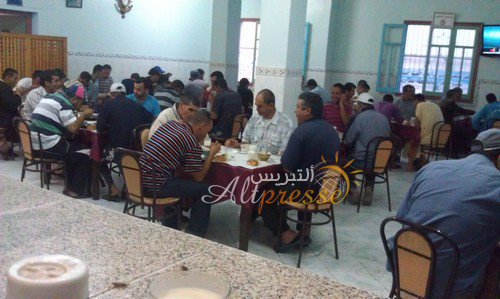 مهنيو الصيد البحري ينظمون إفطار الصائم بميناء الحسيمة