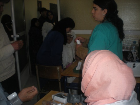 890 مستفيد من قافلة صحية بامزورن