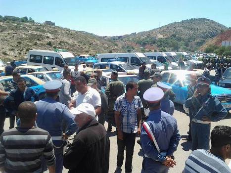 الحسيمة: اعتراض مسيرة لسيارات الأجرة  بالقوة وأنباء عن اعتقالات